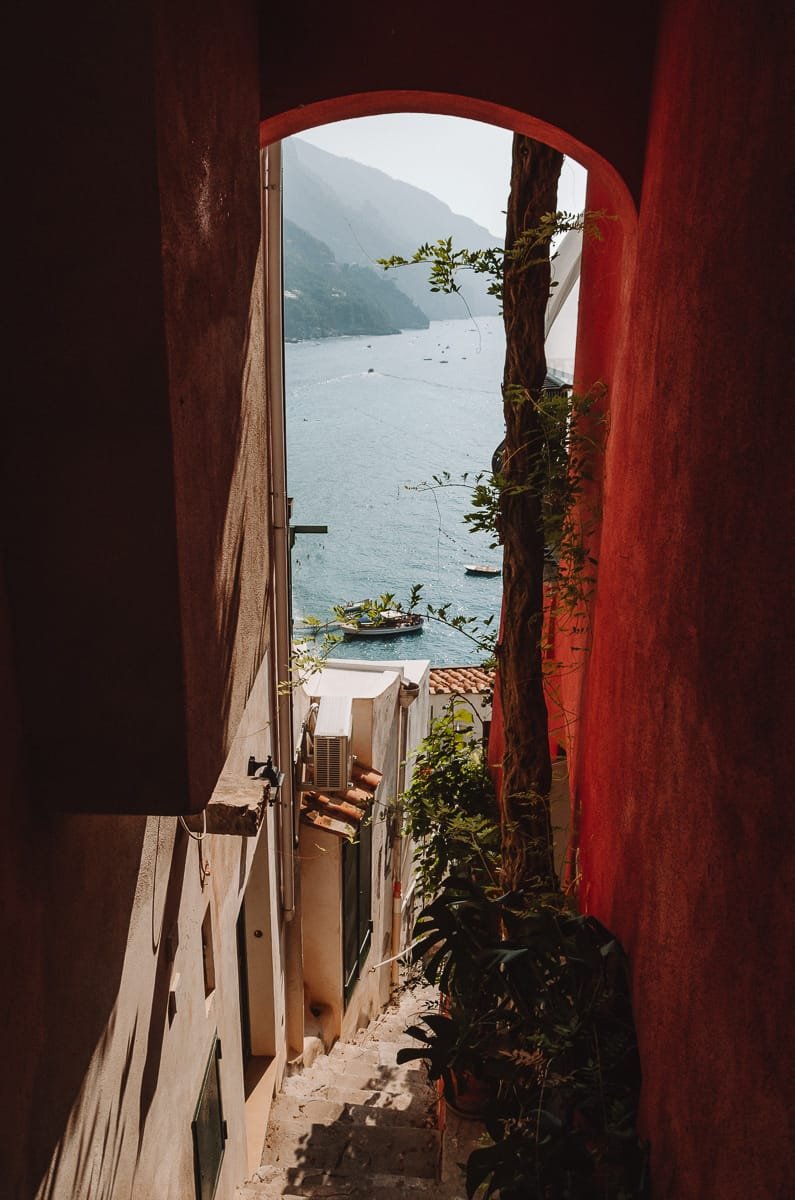 Vue sur la mer depuis les rues de Positano Italie