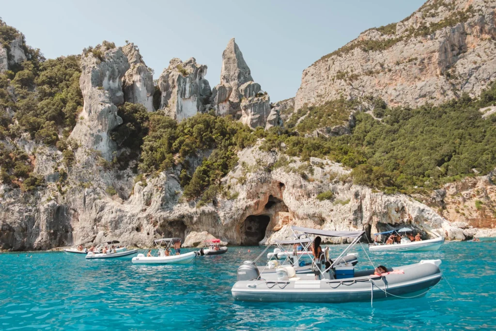 Louer un bateau à Cala Gonone : tout ce qu'il faut savoir !